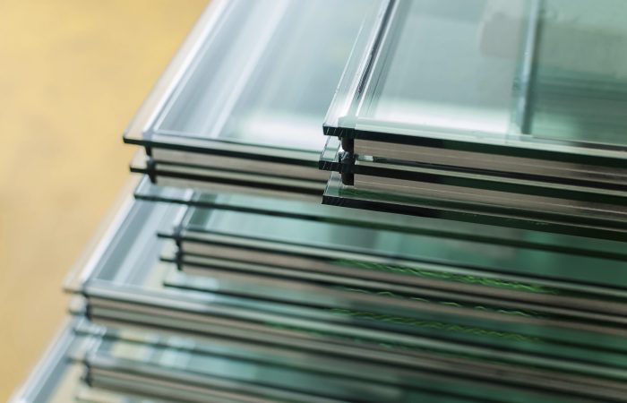 Sheets of Factory manufacturing tempered clear float glass panels cut to size